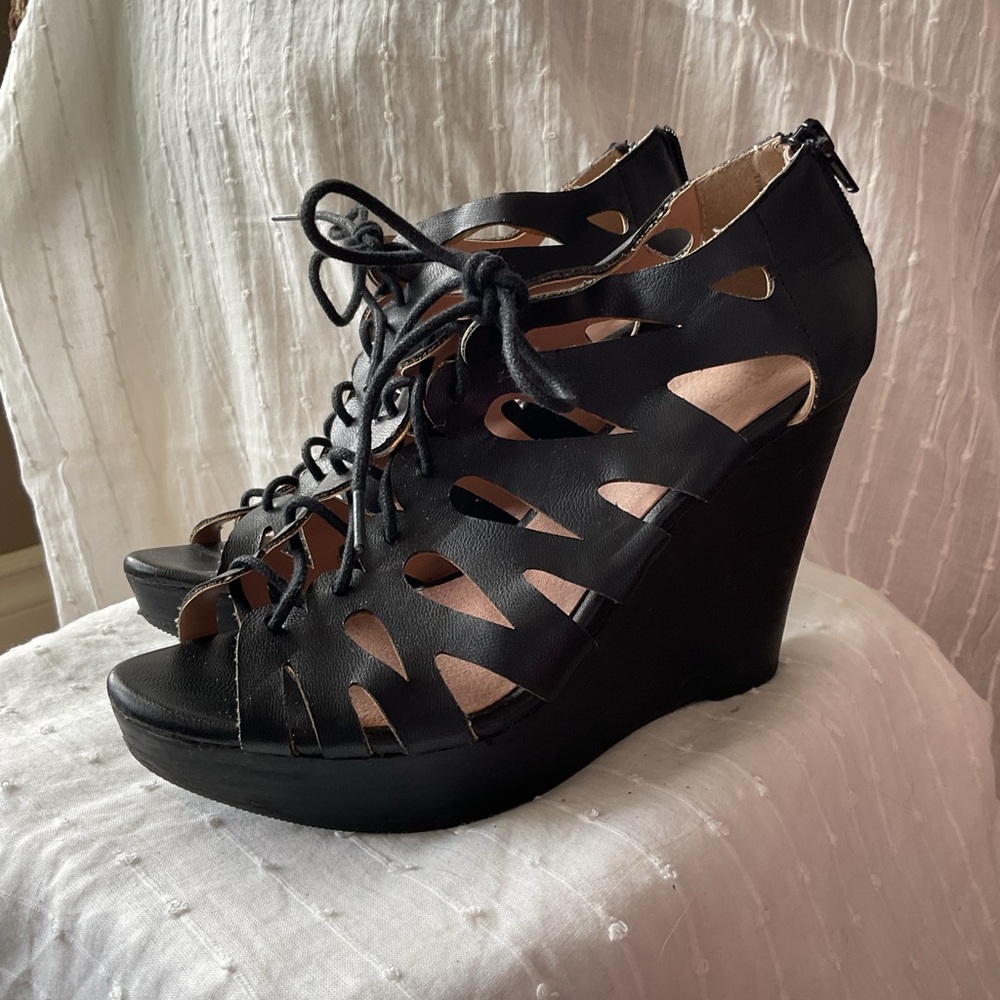Restricted Black Wedge Sandals with Lace-Up Design